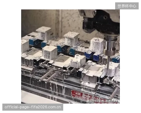 在CNC机床日益精密的今天，精密修边的“老师傅”经验是否正在被放弃？这对最终产品的“质感”影响多大？